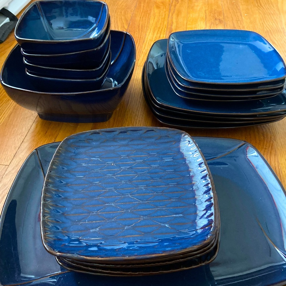 pottery barn blue dinnerware set